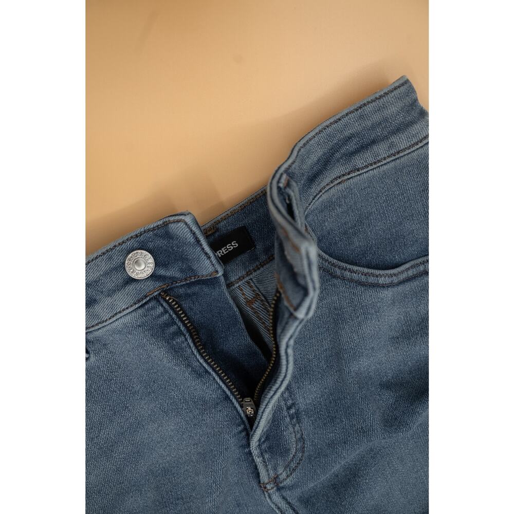 Express Curvy Modern Straight Super High Rise Jeans Light Wash Raw Hem Size 2R - Picture 5 of 8
